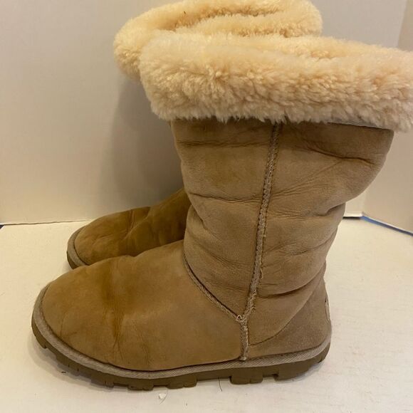 Ugg classic short 11.5” tall fur beige discoloration - Picture 1 of 8